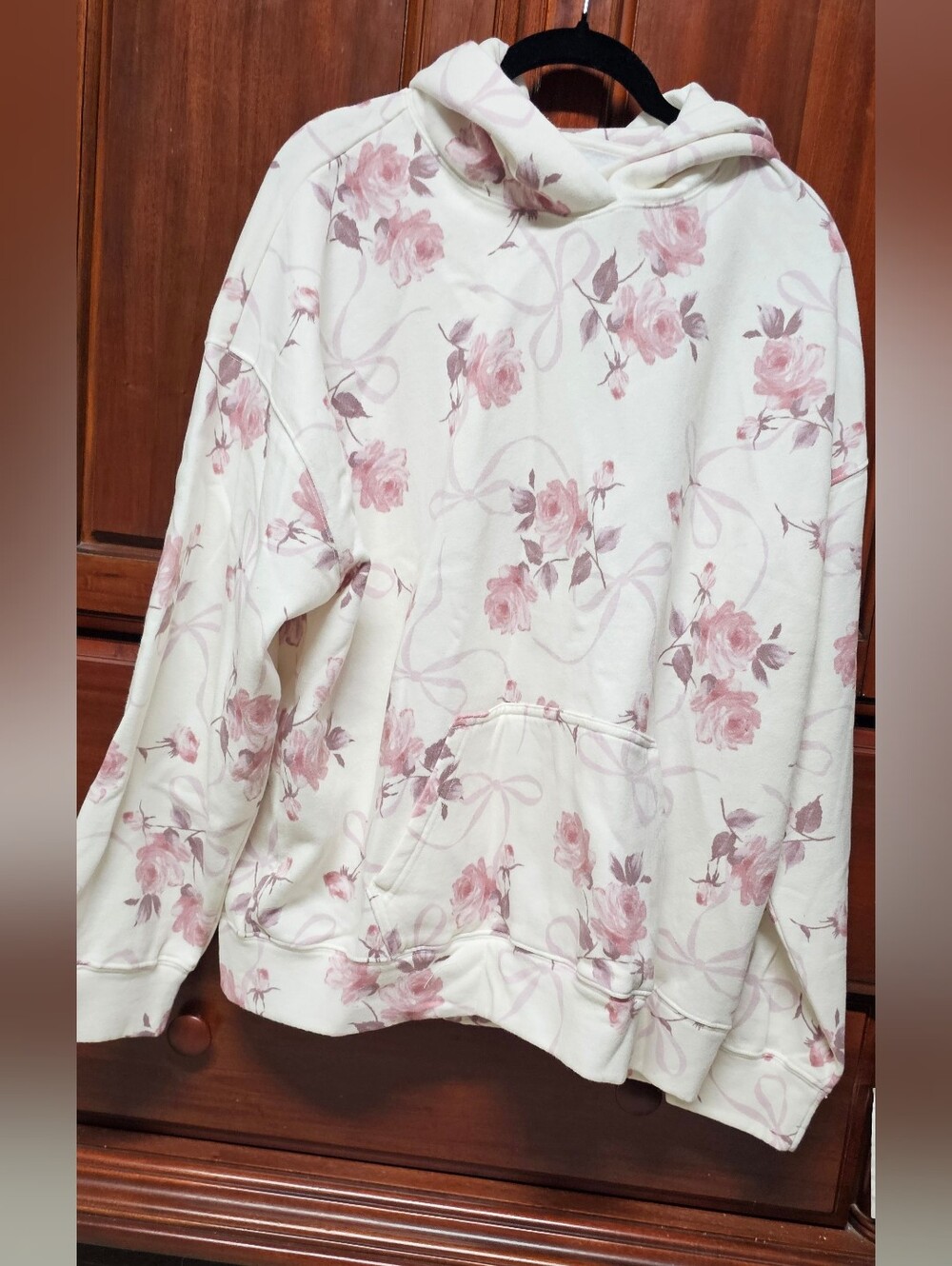 Hollister Women's Floral Pink & Cream Hoodie Sweatshirt